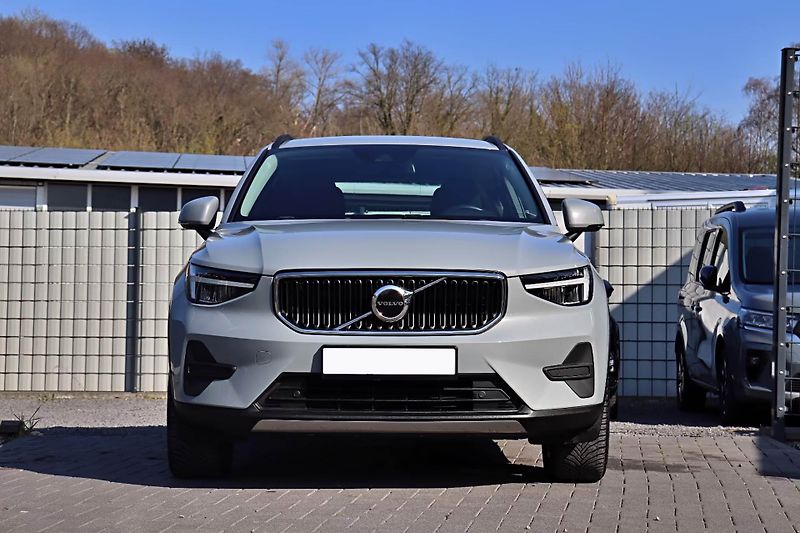 Volvo XC40 T2 Essential Kam LED DAB - fotka 3 z 18