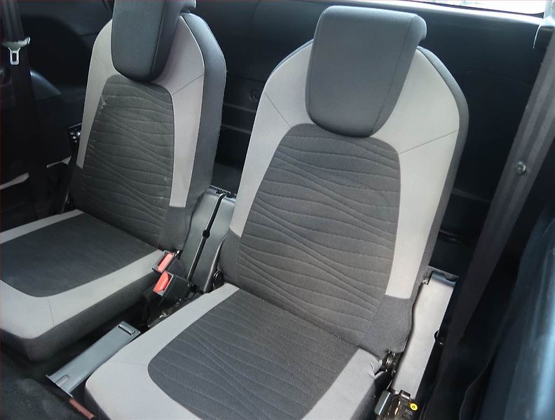 Citroën C4 Picasso (2014) 2.0 HDI, 7 míst, Navi - fotka 16 z 18