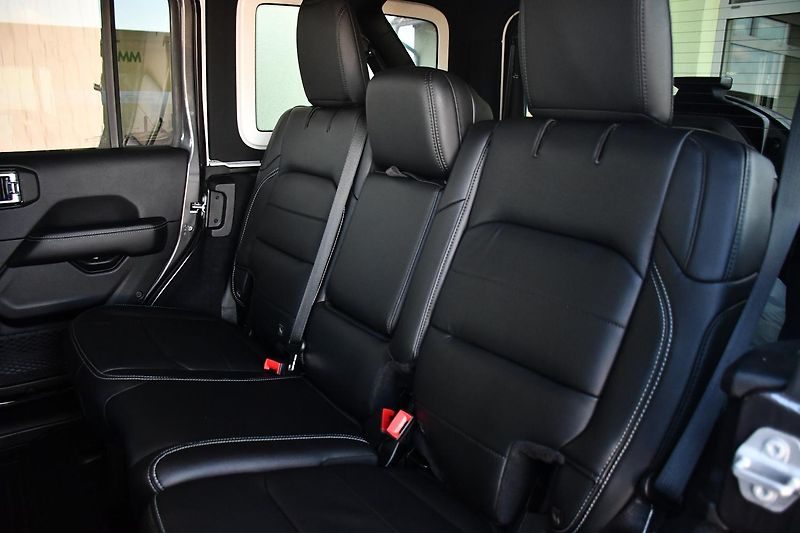 Jeep Wrangler 2.2CRD UNLIMITED REZERVACE - fotka 21 z 51
