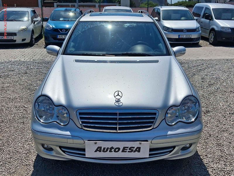 Mercedes-Benz Třídy C (2007) 1.8i, Panorama, AC - fotka 2 z 24