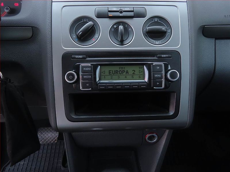Volkswagen Touran (2009) 1.9 TDI, Automat, Serv.kniha - fotka 16 z 18