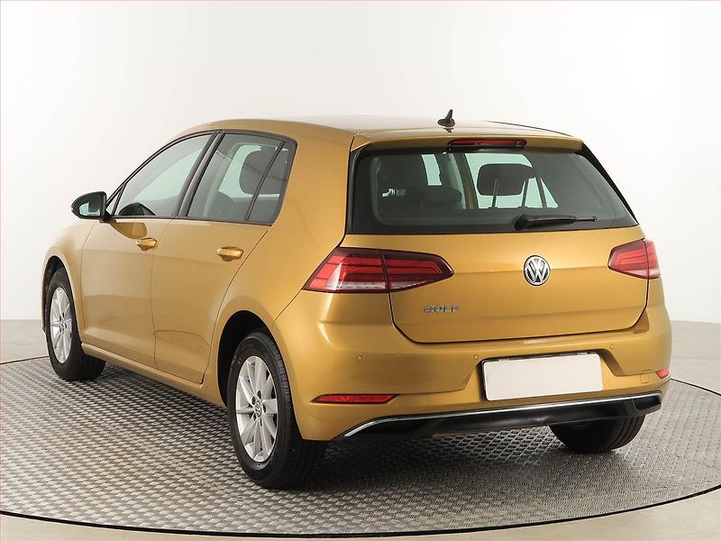 Volkswagen Golf (2019) 1.0 TSI, Serv.kniha, Tempomat - fotka 4 z 17