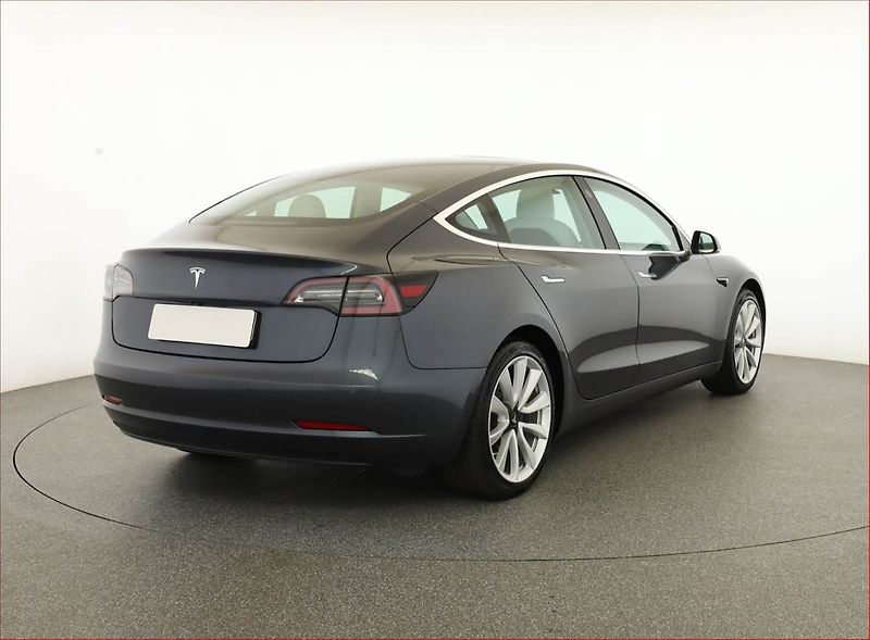 Tesla Model 3 (2020) Std Range Plus 52kWh, SoH 84% - fotka 5 z 21