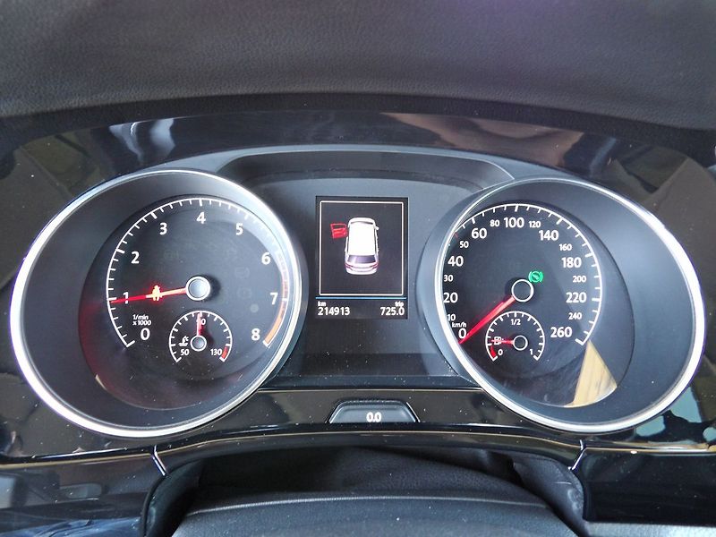 Volkswagen Touran 1.5TSI DSG Highline 7 míst TZ - fotka 16 z 37