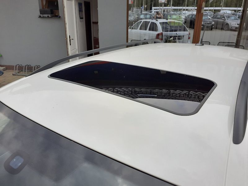 Škoda Octavia (2011) KOMBI 2.0 TDi RS - fotka 25 z 26