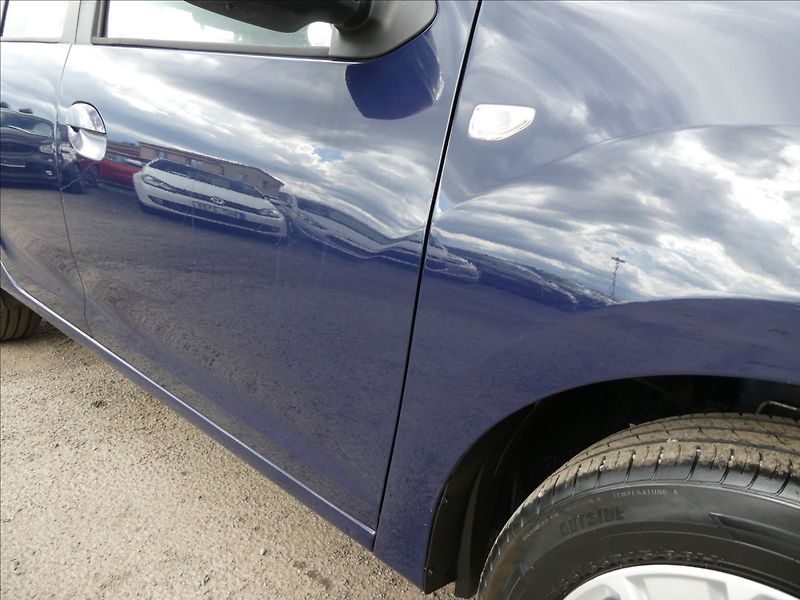 Dacia Sandero 1,0 SCe 54kW serviska, ČR - fotka 14 z 40