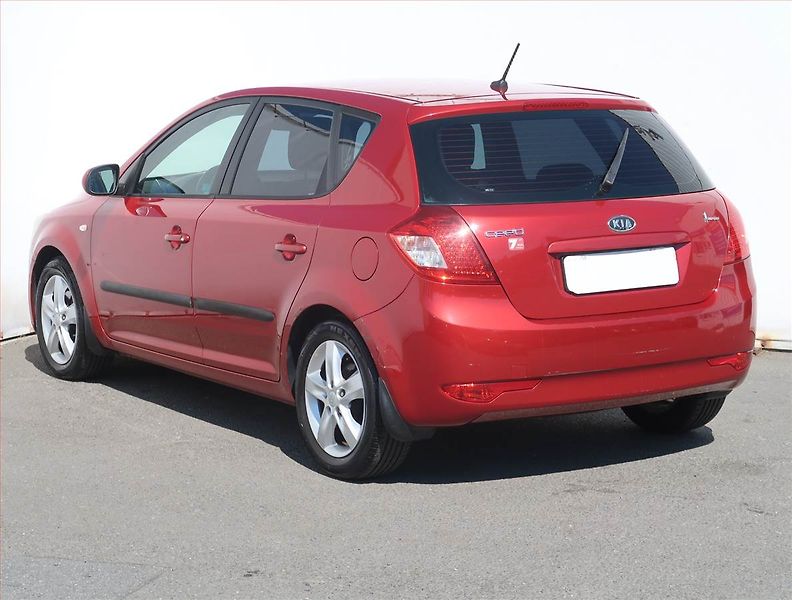 Kia Ceed (2011) 1.4 CVVT, ČR,1.maj, Serv.kniha - fotka 4 z 17