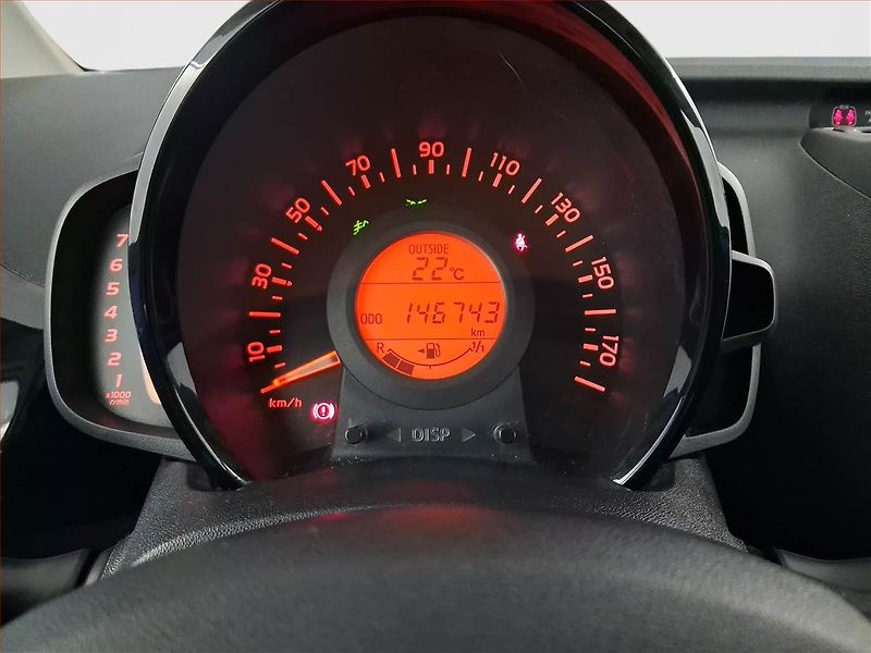 Toyota Aygo (2016) 1.0 VVT-i, Tempomat - fotka 11 z 17