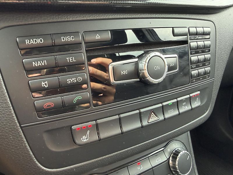 Mercedes-Benz Třídy B 200 CDI NAVI XENONY 2X KOLA - fotka 23 z 36