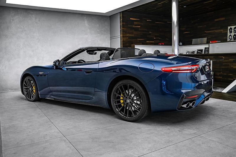 Maserati GranCabrio Trofeo - fotka 8 z 32
