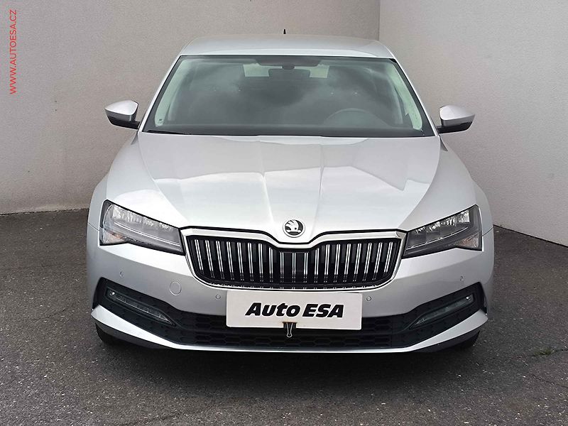 Škoda Superb (2022) 2.0 TDi, 2.maj,ČR, Ambition - fotka 2 z 25