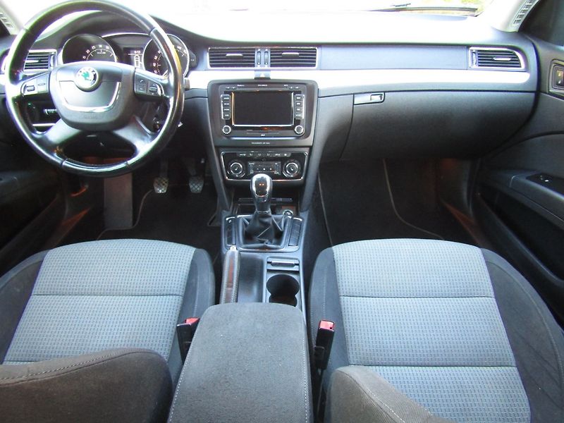 Škoda Superb (2011) 2.0 TDI 103kW  BEZ KOROZE - fotka 15 z 41