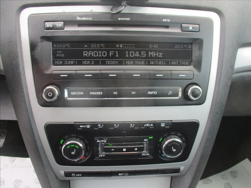 Škoda Octavia 1,4 TSI, klima,xenon,servis, - fotka 16 z 36