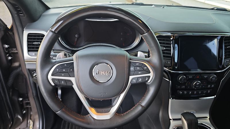 Jeep Grand Cherokee (2019) 3,0 CRD Summit ČR, 1.maj.  - fotka 29 z 49