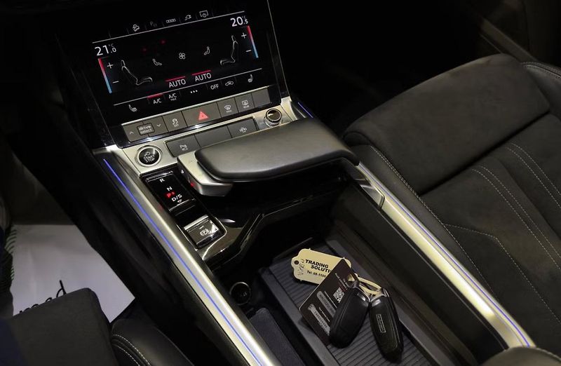 Audi Q8 e-tron 55 Sportback Q SoH 93% Kam LED - fotka 22 z 25