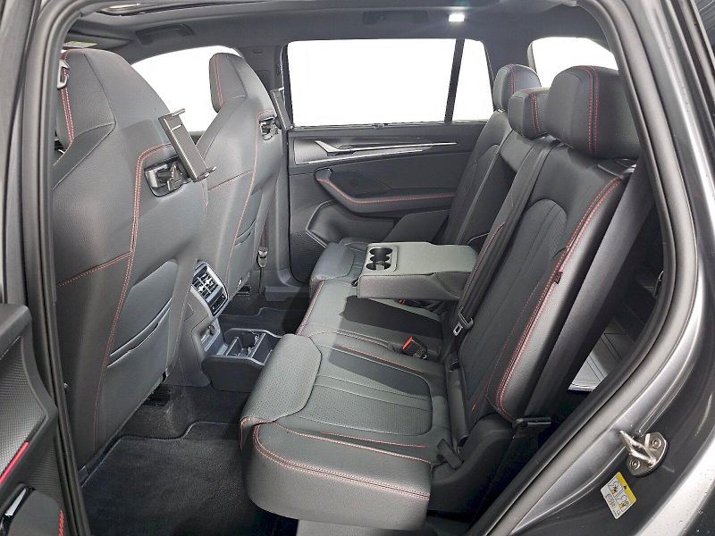 Škoda Kodiaq (2025) 2.0TSI RS 195kW DSG 7S PANORAM - fotka 7 z 29