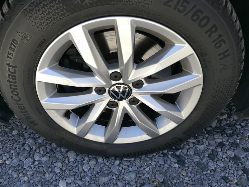 Volkswagen Passat 2,0 TDI DSG - fotka 22 z 24