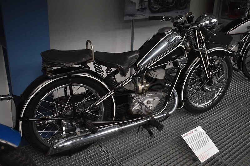 Motocykl ČZ 175 zaznamenal úspěch hned po premiéře.