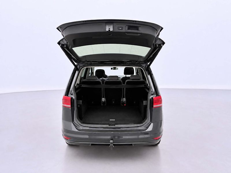 Volkswagen Touran 2,0 TDI DSG Panorama 1.Maj. - fotka 9 z 32