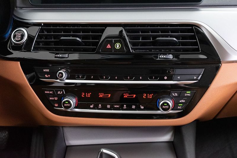 BMW Řada 5 530d xDrive*TAŽNÉ*N.TOPENÍ*ČR - fotka 28 z 48