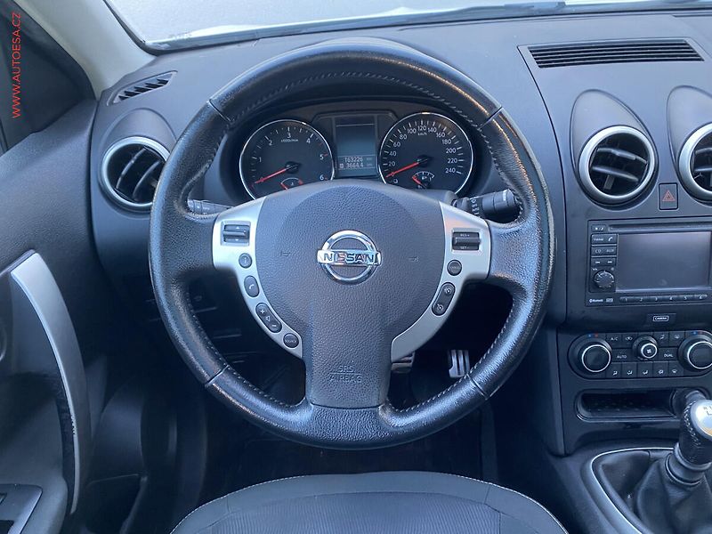 Nissan Qashqai (2012) 1.6dCi 4x4, 2.maj,ČR, AC, TZ - fotka 11 z 19