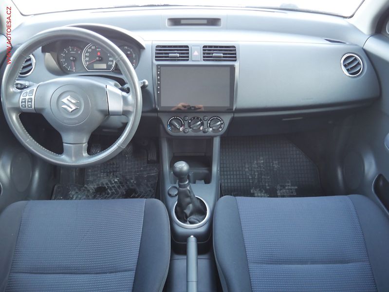 Suzuki Swift (2007) 1.3i 4x4, AC, výhřev sed - fotka 8 z 16