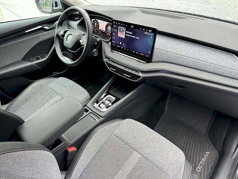 Škoda Octavia (2024) 1.5 TSI 110kW MHEV Top Selecti - fotka 7 z 24
