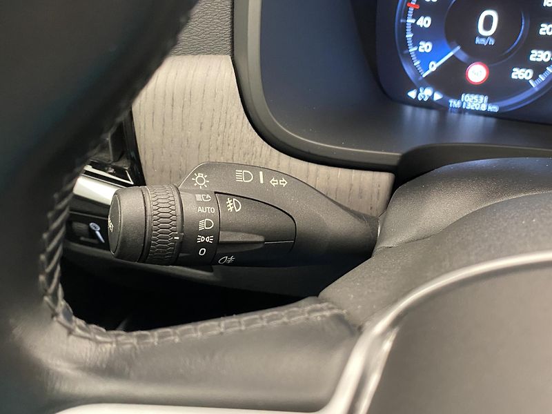 Volvo V90 CC B4 AWD MOMENTUM REZERVACE - fotka 22 z 53