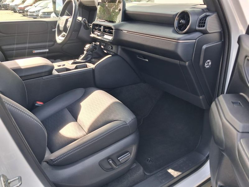 Toyota Land Cruiser 2.8 D-4D 6AT Executive MHEV AW - fotka 21 z 29