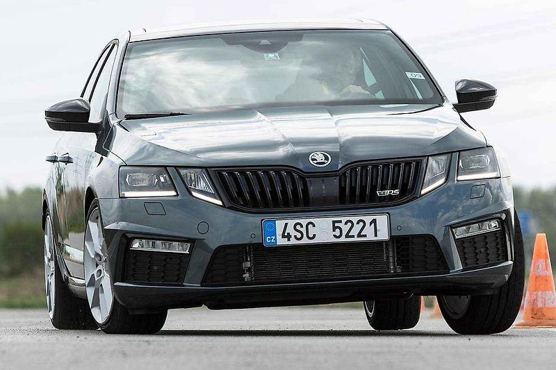 Škoda Octavia Combi RS a Škoda Octavia Scout.