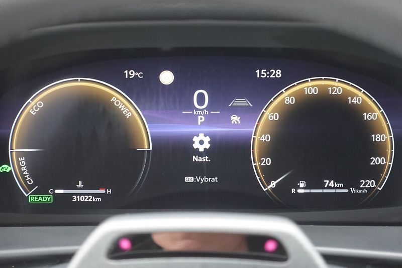 Toyota C-HR 2,0HSD 4x4 Executive Premiere - fotka 28 z 37