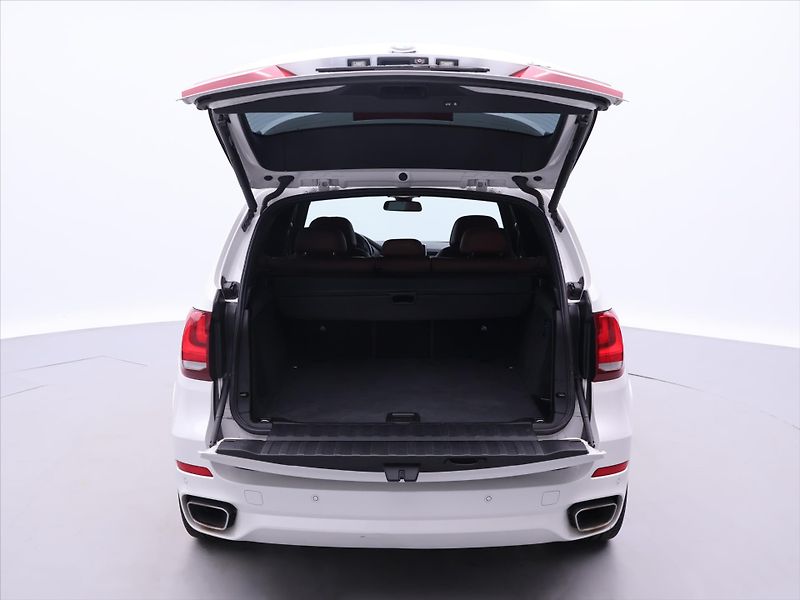 BMW X5 3,0 40d 230kW xD CZ M Paket DP - fotka 9 z 42