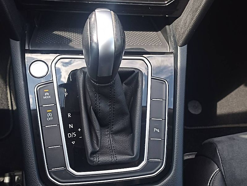 Volkswagen Passat (2023) 2.0 TDI 4x4 147kW Webasto Tažn - fotka 34 z 35