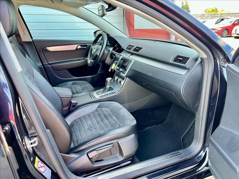 Volkswagen Passat 2,0 TDi DSG HIGHLINE / NAVI - fotka 21 z 42