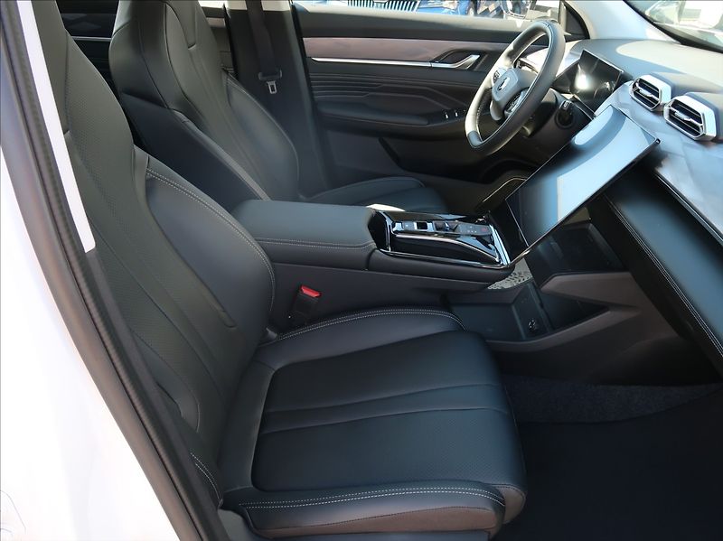 Dongfeng Mage (2026) 1,5 T 145 kW E3 DCT7 - fotka 13 z 26