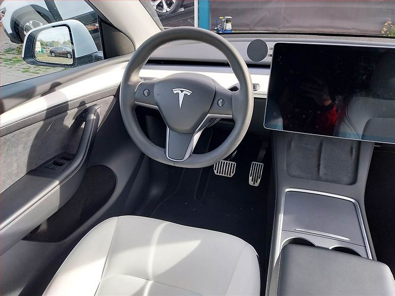 Tesla Model Y (2023) Long Range AWD 79kWh, SoH 92% - fotka 7 z 18