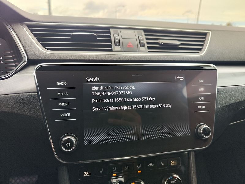 Škoda Superb 2.0 TDI/110kW Style DSG - fotka 22 z 35