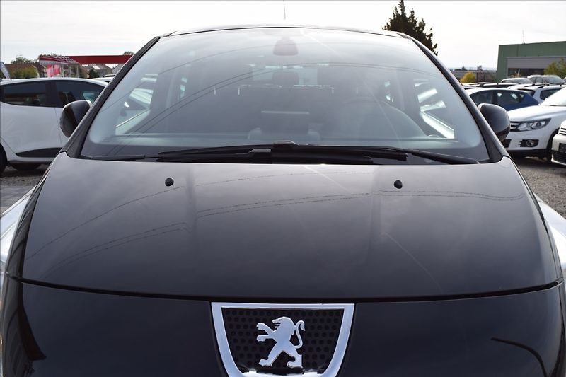 Peugeot 3008 1,6 i 88KW ALU NAVI PANORAMA - fotka 3 z 50