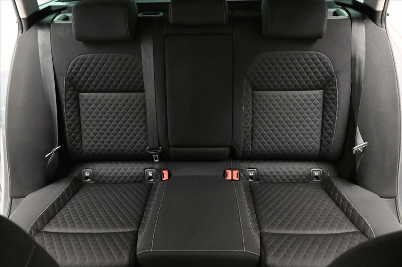 Škoda Superb 2,0 TDI 110kW DSG NAVIGACE Zár - fotka 27 z 30