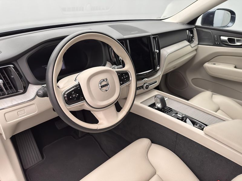Volvo XC60 B4 AWD BRIGHT PLUS CZ 1.maj - fotka 20 z 51