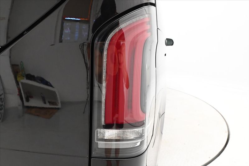 Mercedes-Benz Třídy V 2,0 300D 174kW XL Avantgarde 8 - fotka 32 z 33