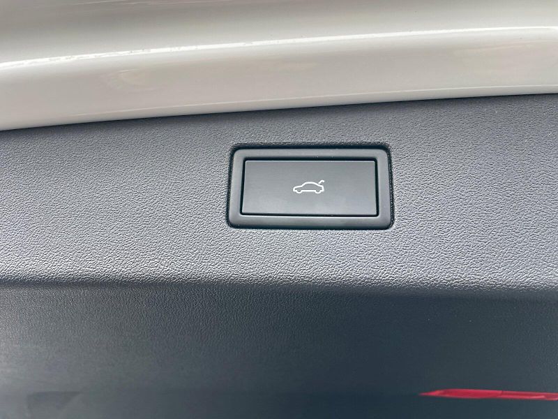 Volkswagen Tiguan (2025) R-LINE 1,5 TSI 130 KW EHYBRID - fotka 28 z 55