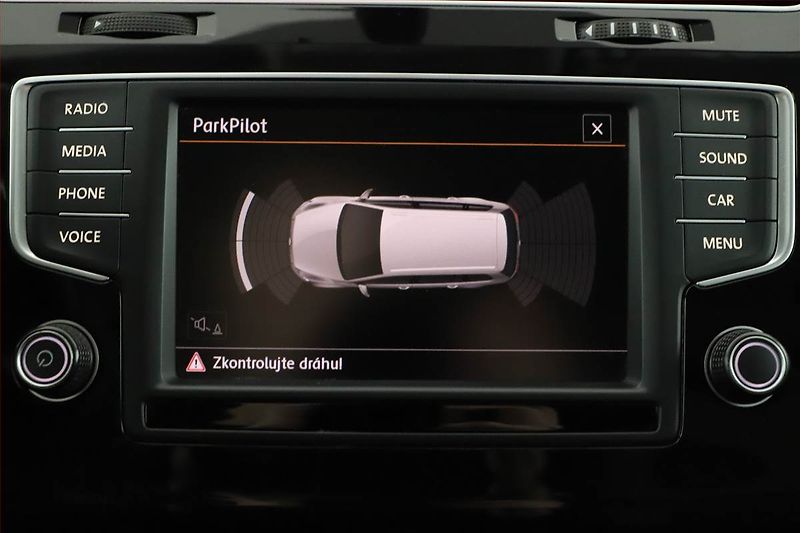Volkswagen Golf (2016) 2.0 TDI, Xenony, Tempomat - fotka 14 z 18