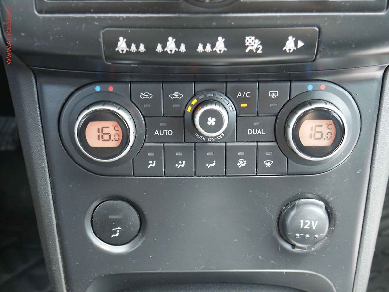 Nissan Qashqai (2009) 2.0dCi 4x4, AC, temp - fotka 16 z 19