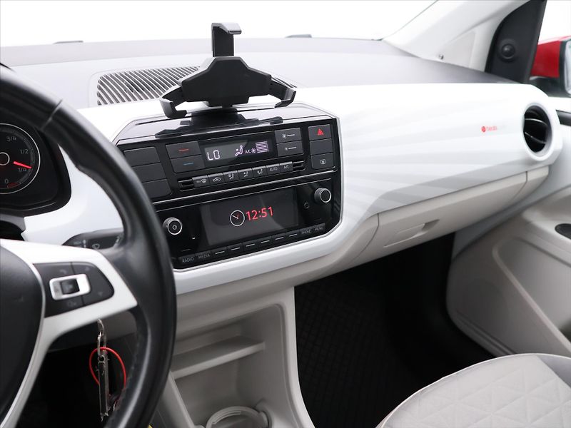 Volkswagen up! 1,0 TSI 66kW Beats CZ - fotka 15 z 26