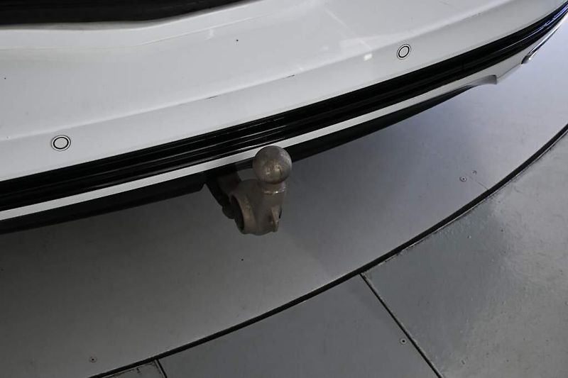 Ford Mondeo (2021) 2.0 140 KW LED SONY Titanium T - fotka 25 z 39