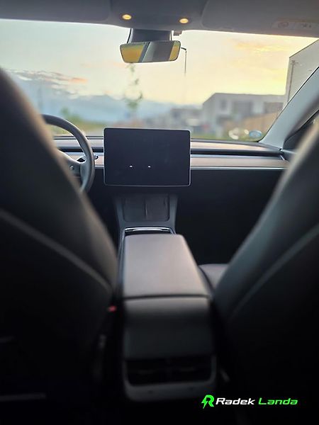 Tesla Model 3 (2021) SR+ Facelift, Tažné, DPH - fotka 8 z 16