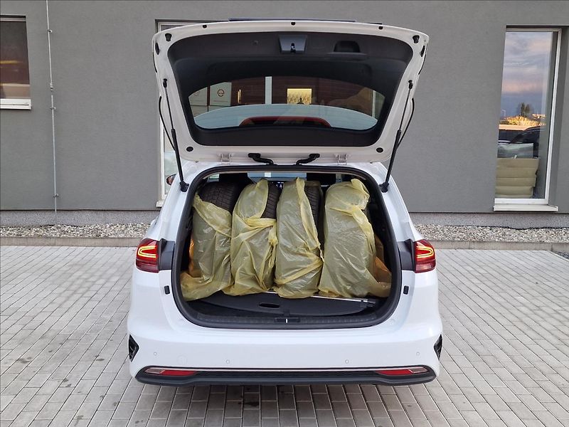 Kia Ceed 1.5 T-GDI 118kW TOP SW,1.Maj. - fotka 39 z 50