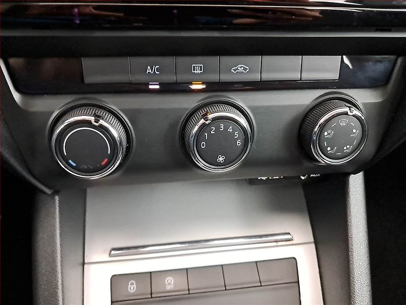 Škoda Octavia (2016) Ambition 1.6 TDI, Navi - fotka 16 z 18