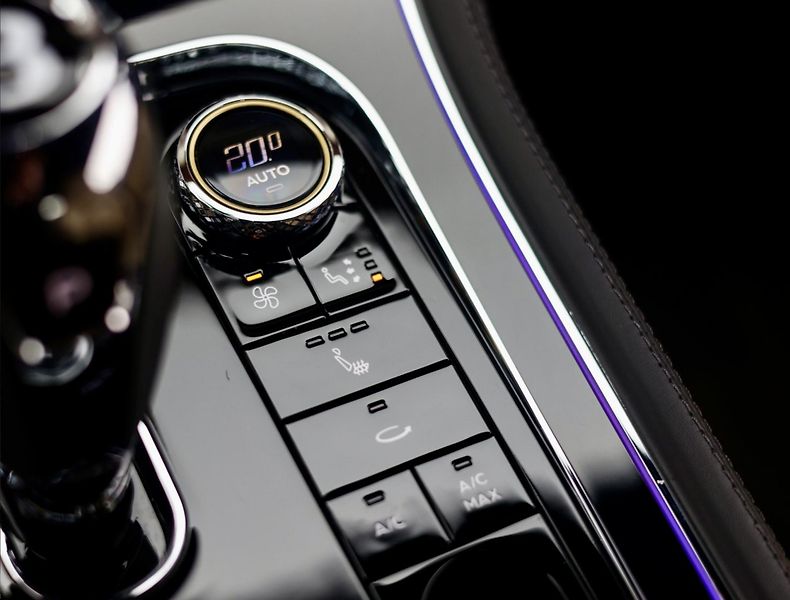 Bentley Continental GT (2020) 4.0 V8 440 KW 4x4 - fotka 23 z 51